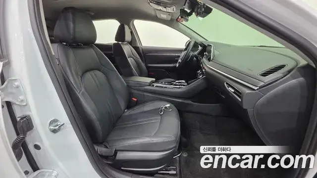 Hyundai Sonata Hybrid 2020 — Photo 16/31