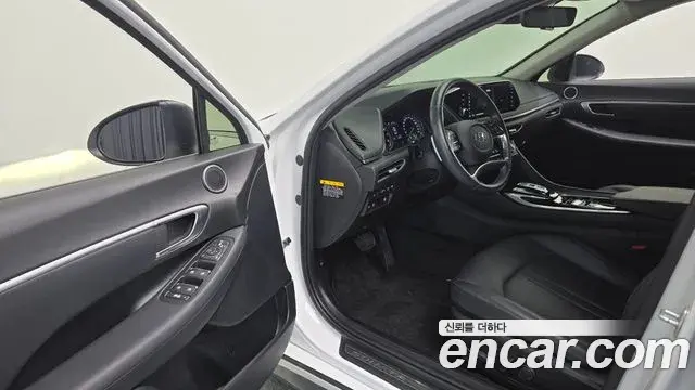 Hyundai Sonata Hybrid 2020 — Photo 21/31