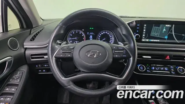 Hyundai Sonata Hybrid 2020 — Photo 12/31