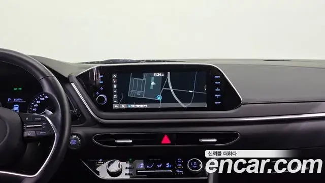 Hyundai Sonata Hybrid 2020 — Photo 15/31