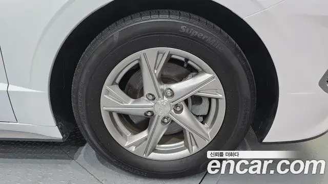 Hyundai Sonata Hybrid 2020 — Photo 9/31