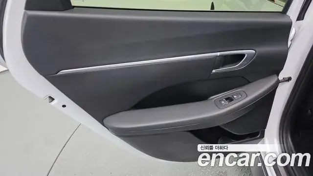 Hyundai Sonata Hybrid 2020 — Photo 11/31