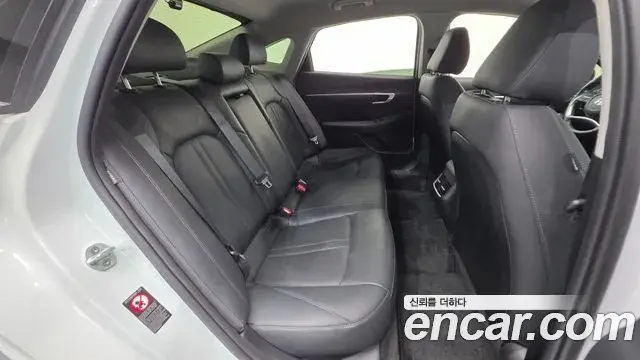 Hyundai Sonata Hybrid 2020 — Photo 17/31