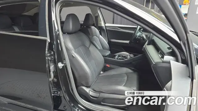 Kia K5 2022 — Şəkil 16/31