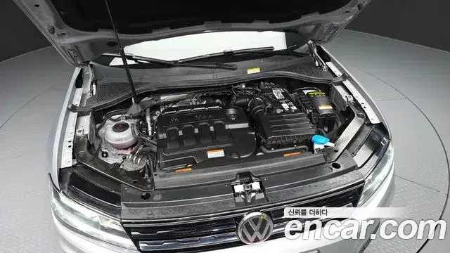 Volkswagen Tiguan 2018 — Фото 6/20