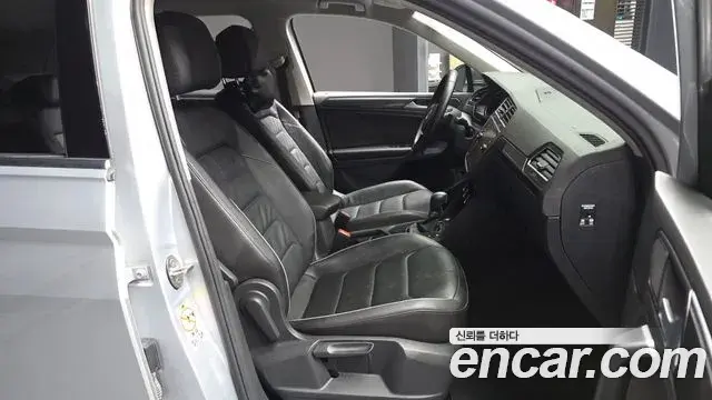 Volkswagen Tiguan 2018 — Фото 11/20