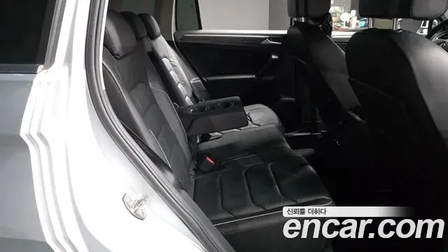 Volkswagen Tiguan 2018 — Фото 12/20