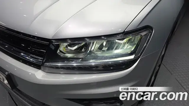 Volkswagen Tiguan 2018 — ფოტო 8/34