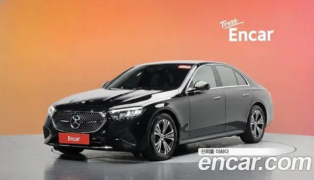 Mercedes-Benz E-Class 2024 — Фото 1/20