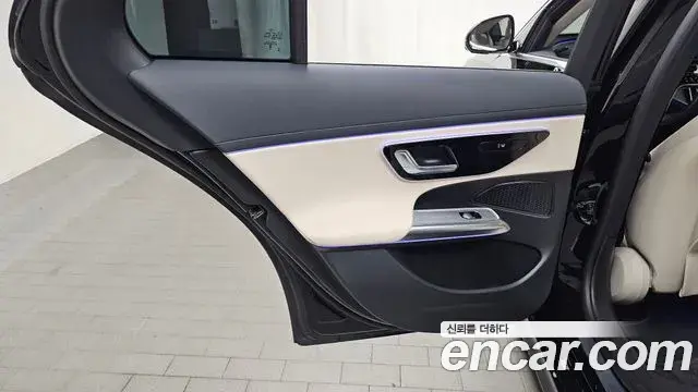 Mercedes-Benz E-Class 2024 — Photo 11/30