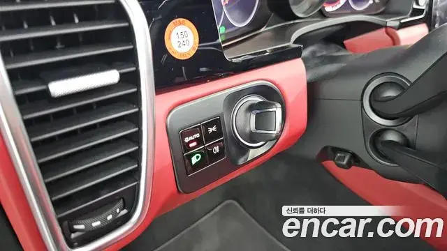 Porsche Cayenne 2019 — ფოტო 11/35