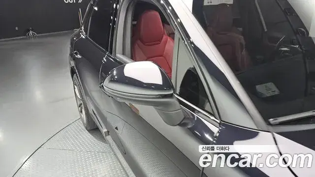 Porsche Cayenne 2019 — ფოტო 29/35