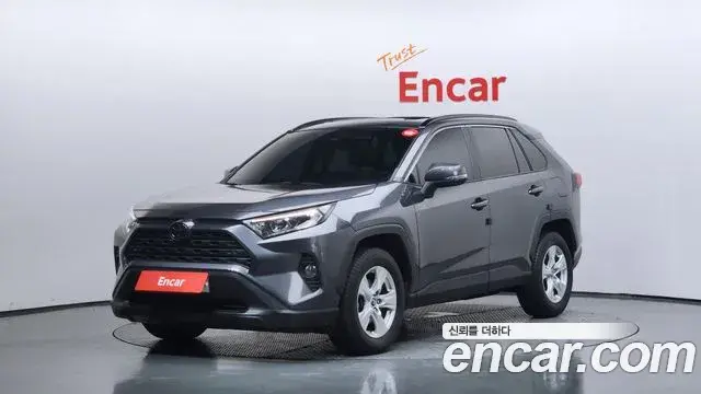 Toyota RAV4 2019 — Фото 10/20