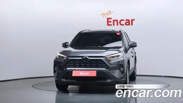 Toyota RAV4 2019 — Фото 2/20