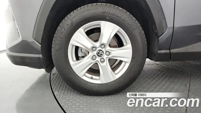 Toyota RAV4 2019 — Фото 4/20