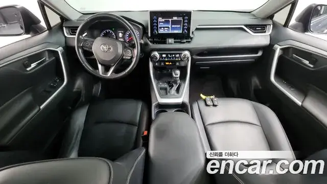 Toyota RAV4 2019 — Фото 6/20