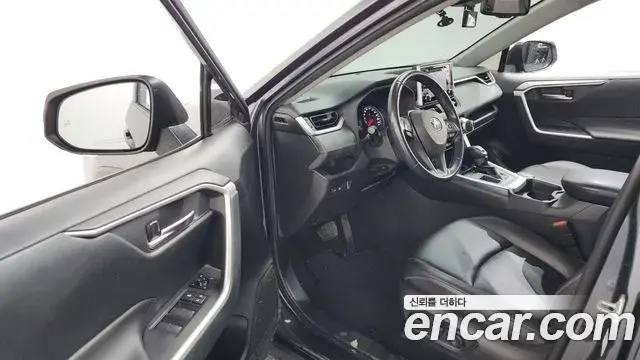 Toyota RAV4 2019 — Фото 9/20