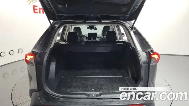 Toyota RAV4 2019 — Фото 18/20
