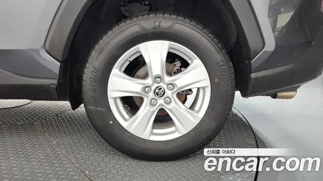 Toyota RAV4 2019 — Photo 22/32
