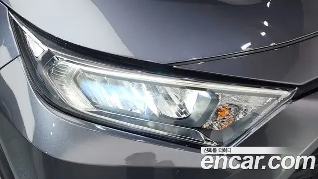 Toyota RAV4 2019 — Photo 8/32