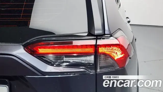 Toyota RAV4 2019 — Photo 20/32