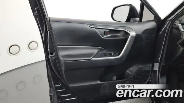 Toyota RAV4 2019 — Photo 25/32