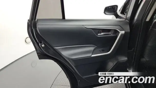 Toyota RAV4 2019 — Photo 14/32