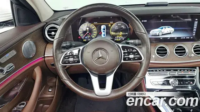 Mercedes-Benz E-Class 2019 — Фото 12/20