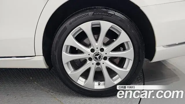 Mercedes-Benz E-Class 2019 — Şəkil 27/35