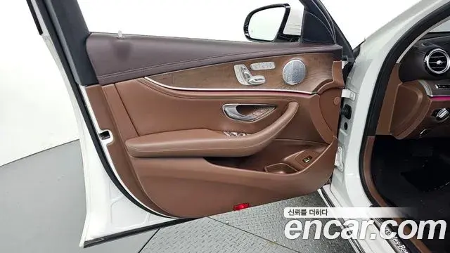 Mercedes-Benz E-Class 2019 — Şəkil 23/35