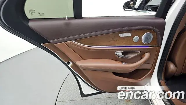 Mercedes-Benz E-Class 2019 — Şəkil 11/35