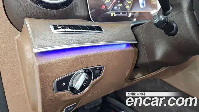 Mercedes-Benz E-Class 2019 — Şəkil 29/35