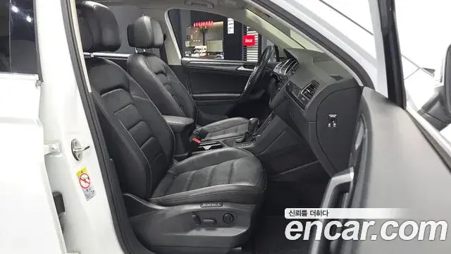 Volkswagen Tiguan 2020 — Фото 11/20