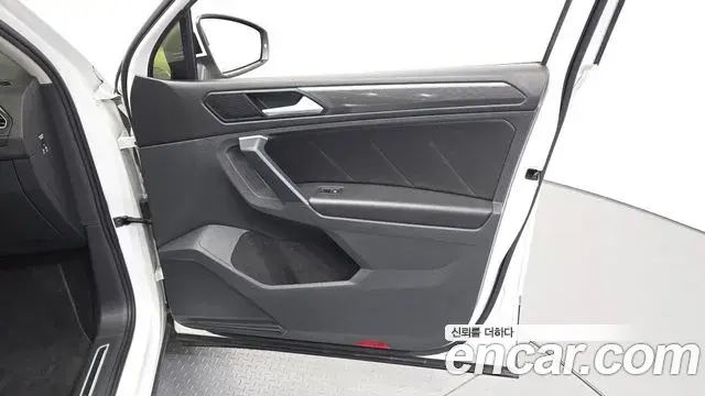 Volkswagen Tiguan 2020 — ფოტო 14/36