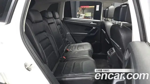 Volkswagen Tiguan 2020 — ფოტო 29/36
