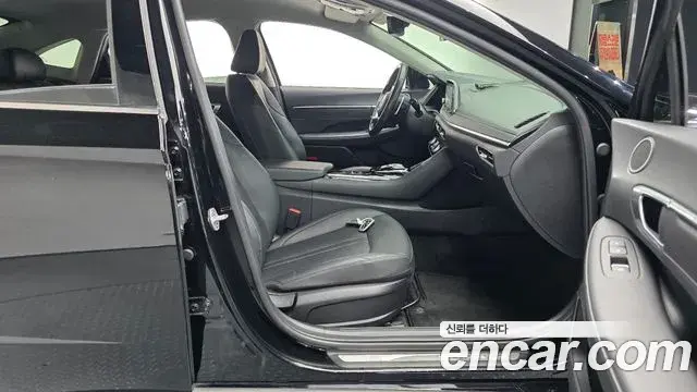 Hyundai Sonata Hybrid 2022 — Photo 13/30