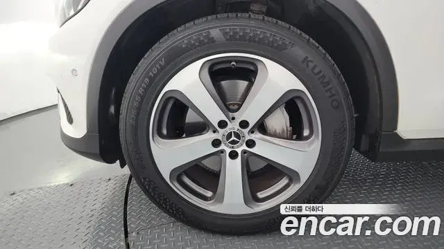 Mercedes-Benz GLC-Class 2019 — Photo 18/31