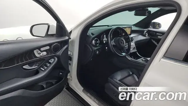 Mercedes-Benz GLC-Class 2019 — Photo 9/31