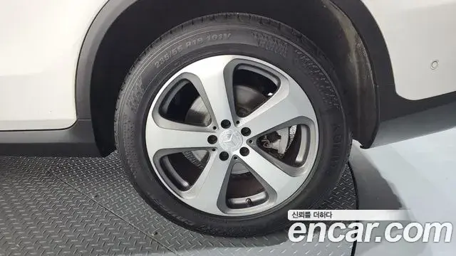 Mercedes-Benz GLC-Class 2019 — Photo 8/31
