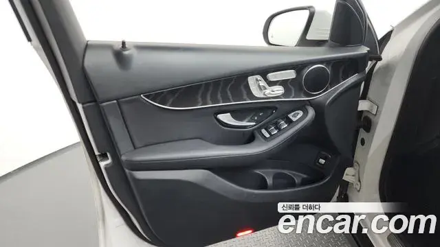 Mercedes-Benz GLC-Class 2019 — Photo 4/31