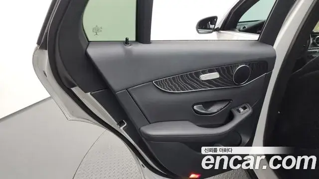 Mercedes-Benz GLC-Class 2019 — Photo 19/31