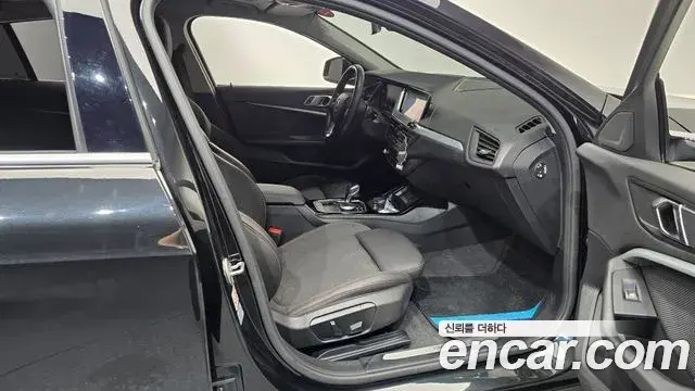 BMW 1 Series 2021 — Şəkil 24/31
