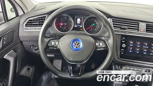 Volkswagen Tiguan 2018 — Фото 13/20
