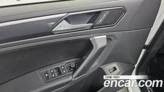 Volkswagen Tiguan 2018 — Фото 18/20