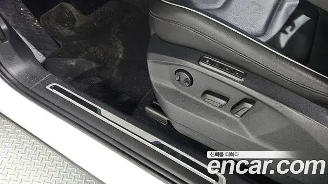 Volkswagen Tiguan 2018 — ფოტო 8/31