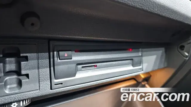 Volkswagen Tiguan 2018 — ფოტო 10/31