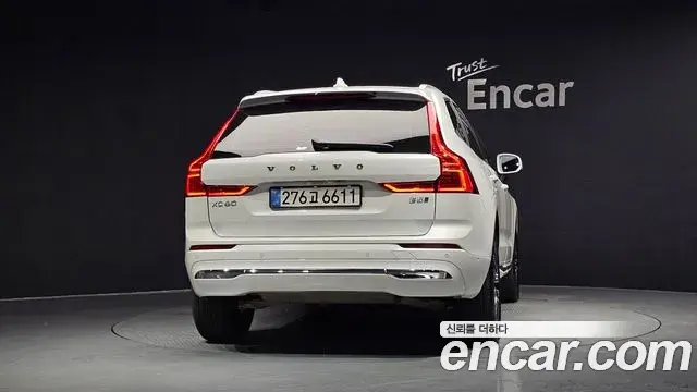 Volvo XC60 2021 — Фото 4/20