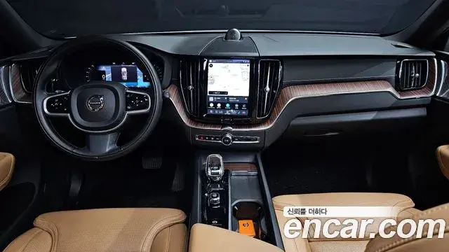 Volvo XC60 2021 — Фото 11/20