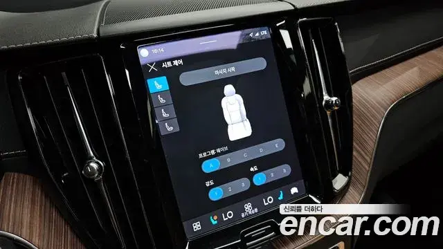 Volvo XC60 2021 — Şəkil 26/32