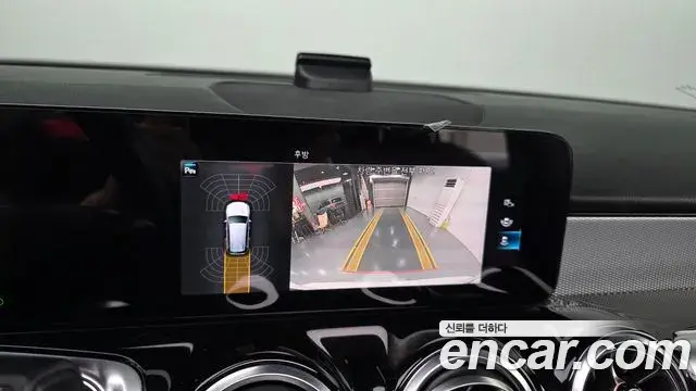 Mercedes-Benz GLB-Class 2021 — Photo 14/20